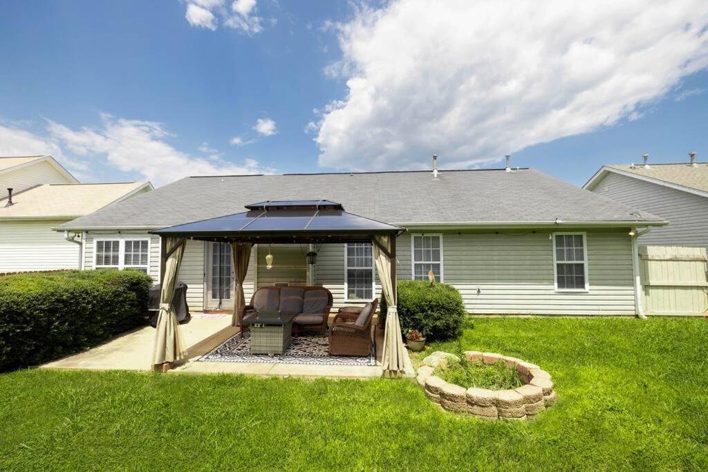Queen City Family-Friendly Entire House, Charlotte Exterior photo